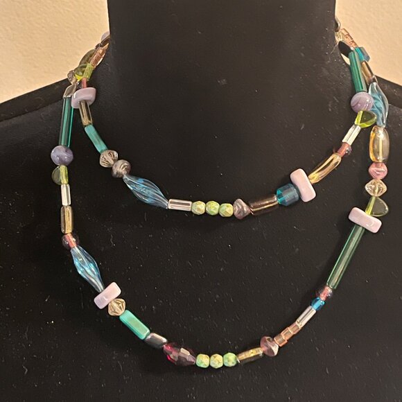 Sabika Beaded Necklace - Picture 2 of 3